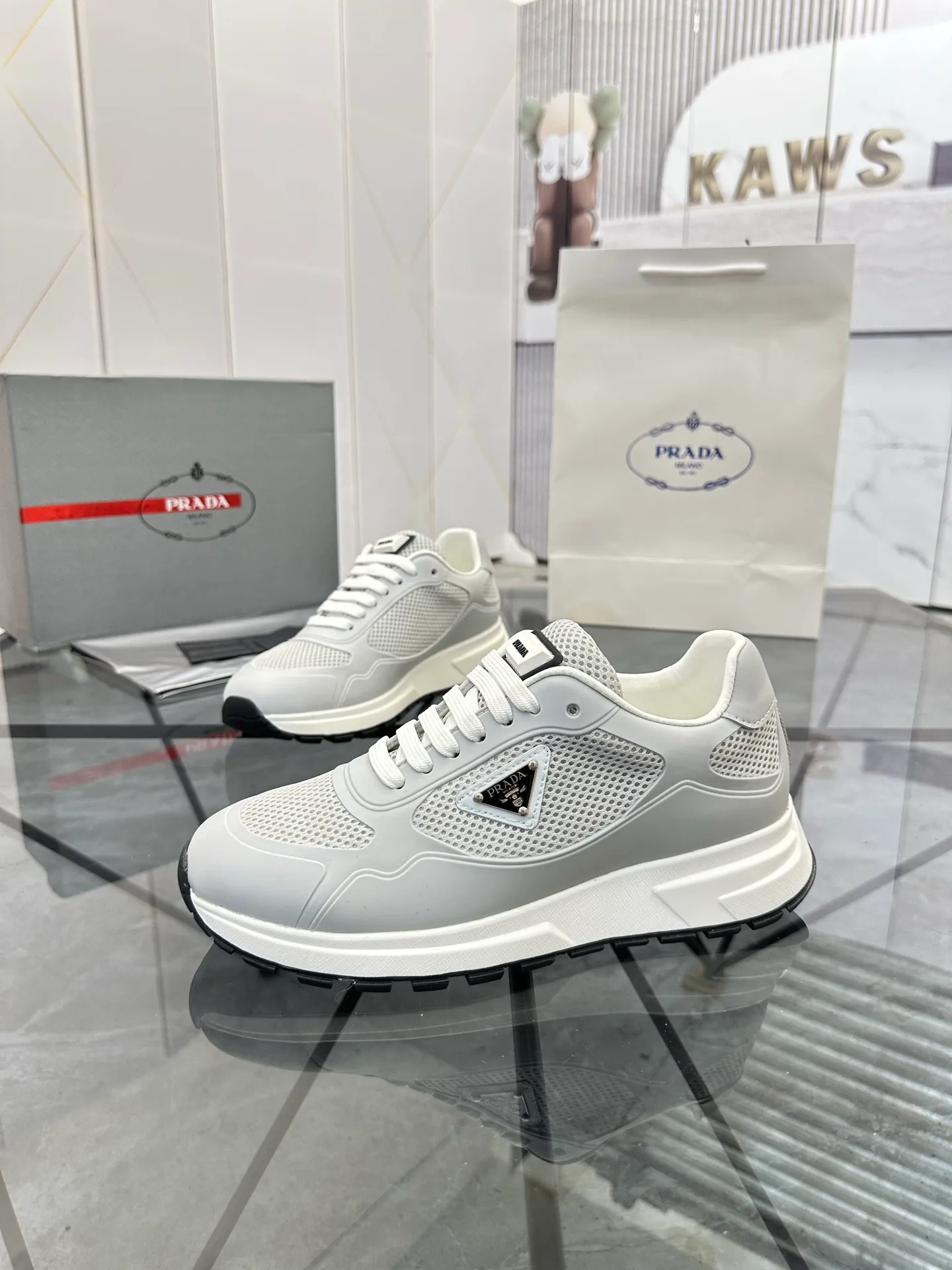Men's shoes for sale 💰: 💰P600¥ High-end top quality Product trademark: Prada *"Prada*" low-top casual shoes Regular size: 38-45 (can be customized to 46) Product materials: Upper imported glue splicing original material, breathable lining, cowhide foot pads, original outsole. Number: 832